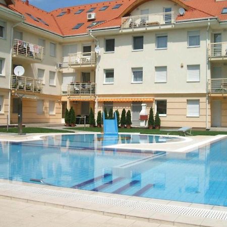 Relax Wellness Apartman Hajduszoboszlo Apartment Exterior photo