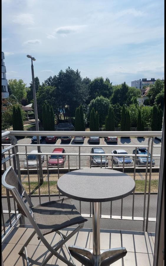 Relax Wellness Apartman Hajduszoboszlo Apartment Exterior photo